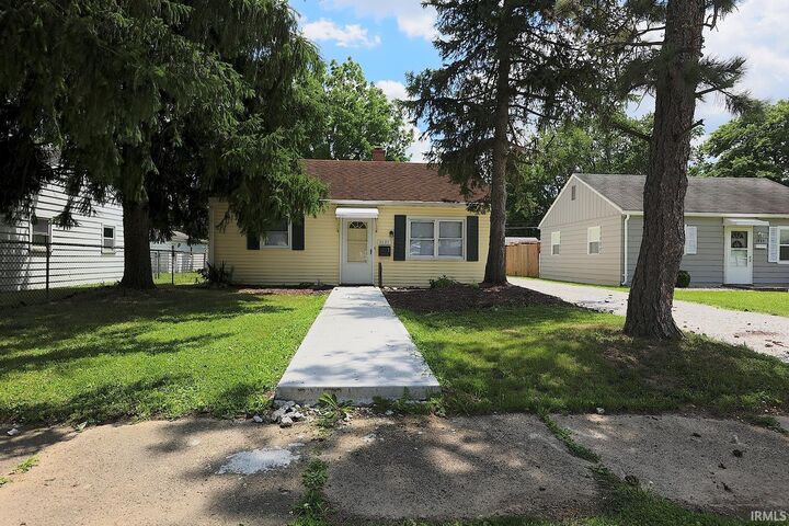 Property Photo:  1933 W 4th Street  IN 46808-2506 