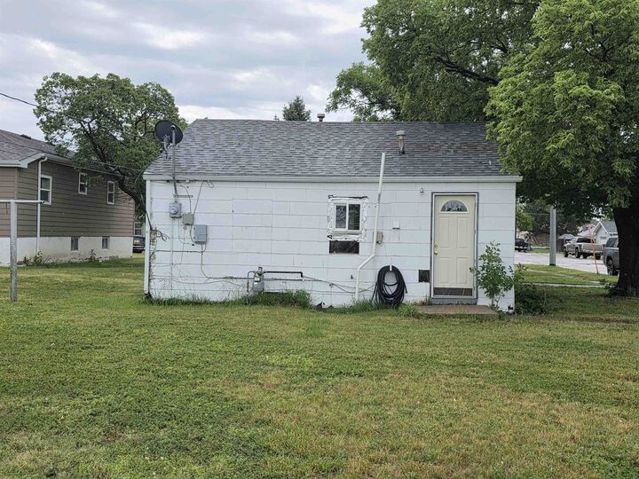 Property Photo: 1623 W 6th NE 69101