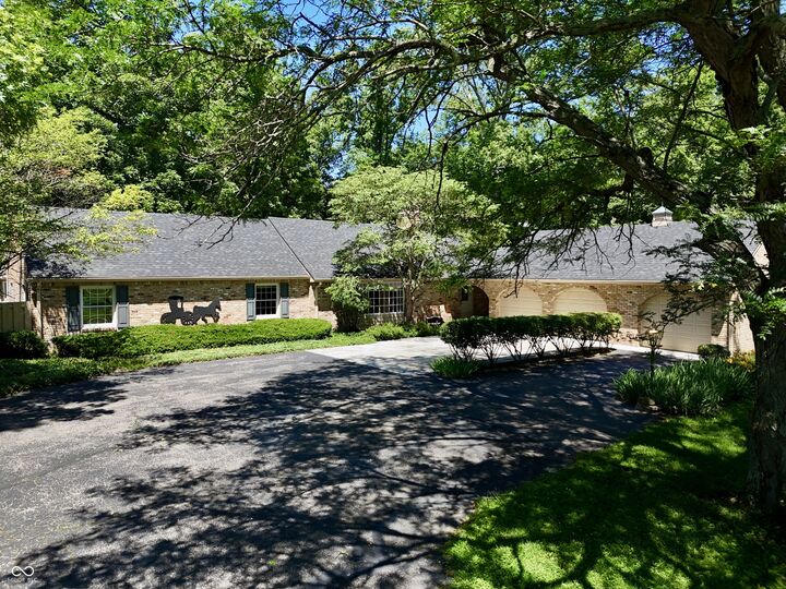 Property Photo:  962 E 375 S  IN 46131 