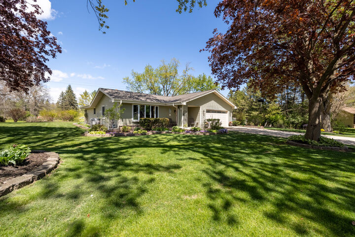 Property Photo:  W248n9575 Norwauk Ct  WI 53017 