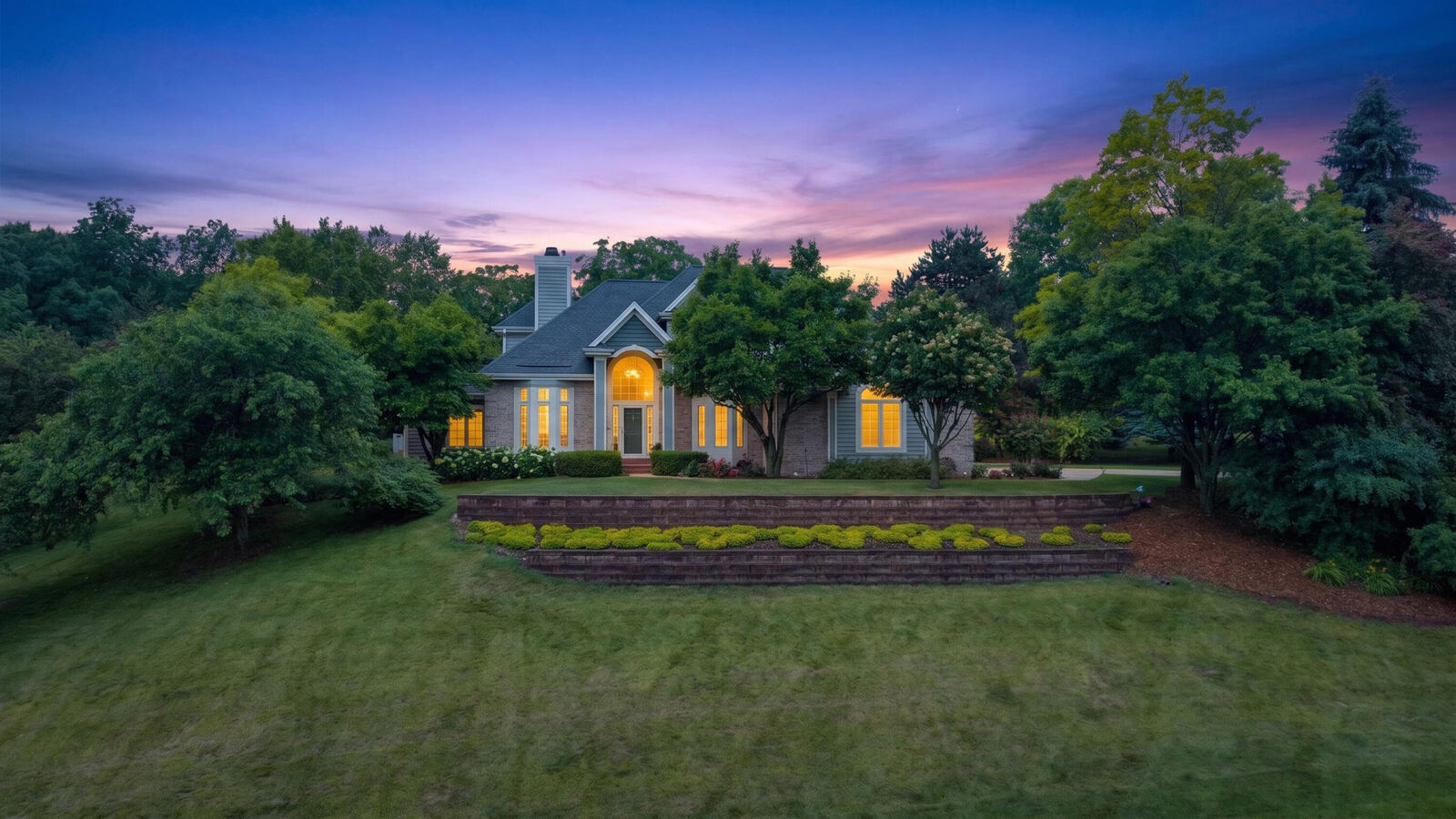 Property Photo:  1411 Windy Knoll Dr  WI 53033 