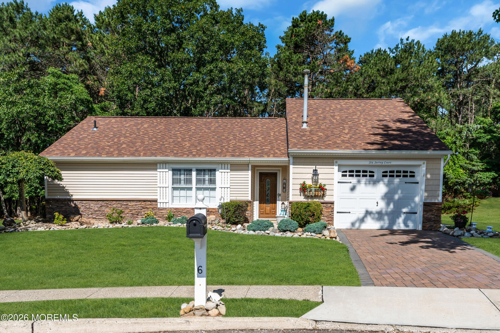 Property Photo:  6 Surrey Court  NJ 08731 