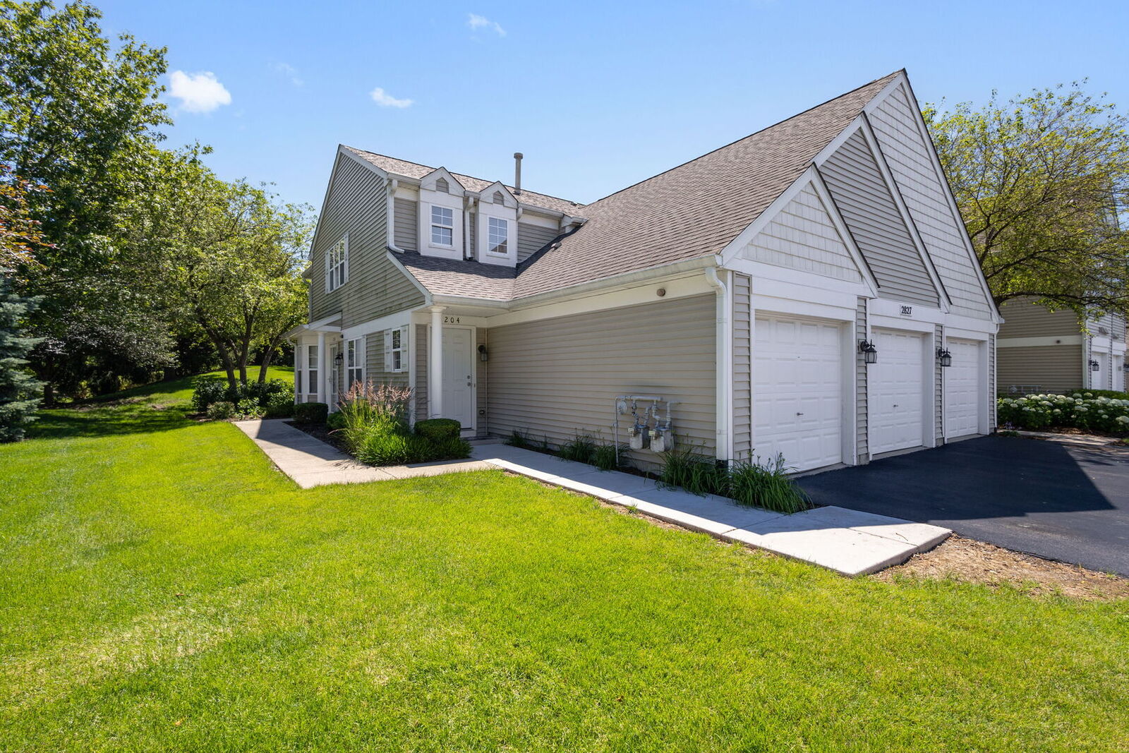 Property Photo:  2827 Rutland Circle 204  IL 60564 
