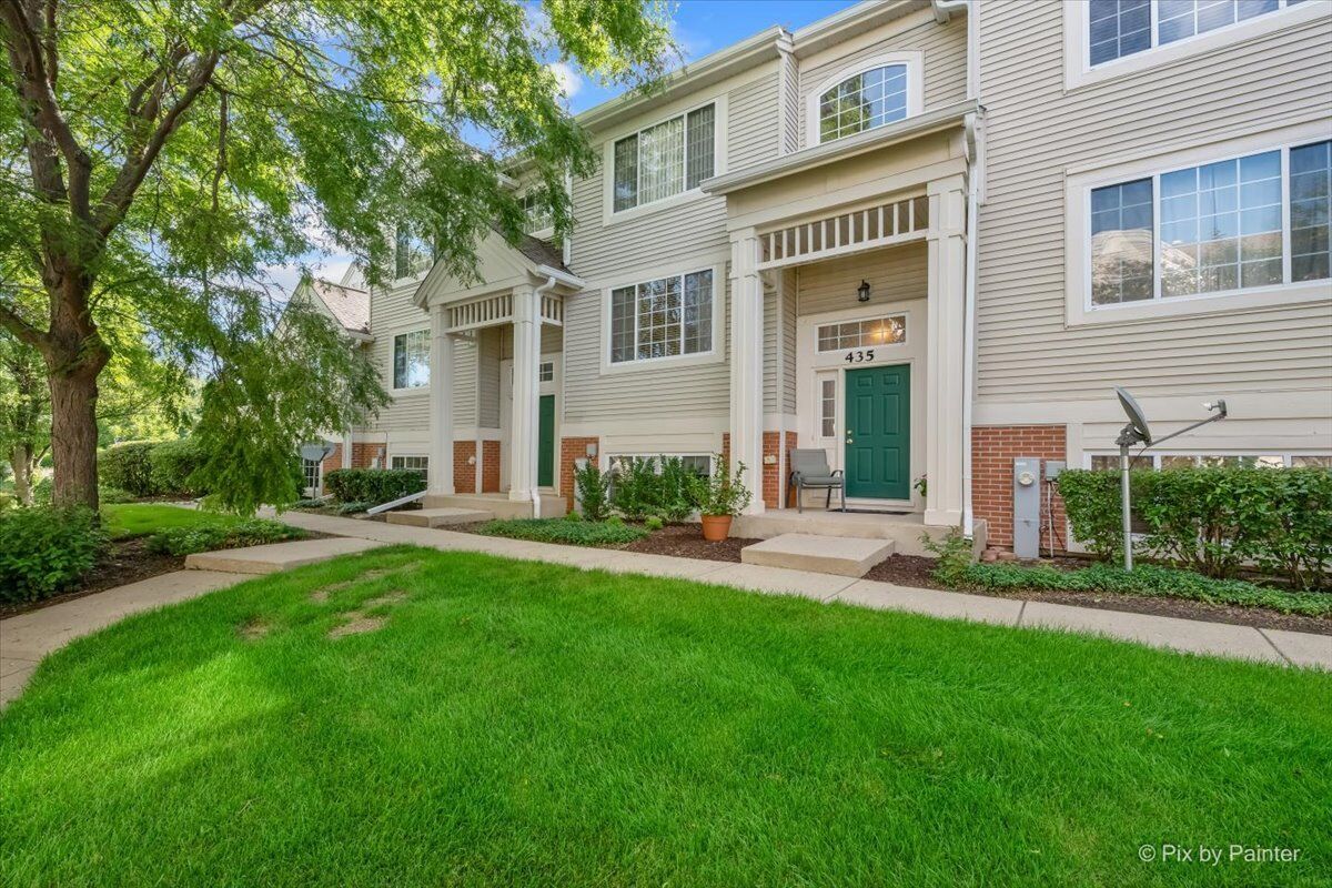 Property Photo: 435 Cary Woods Circle 435 IL 60013