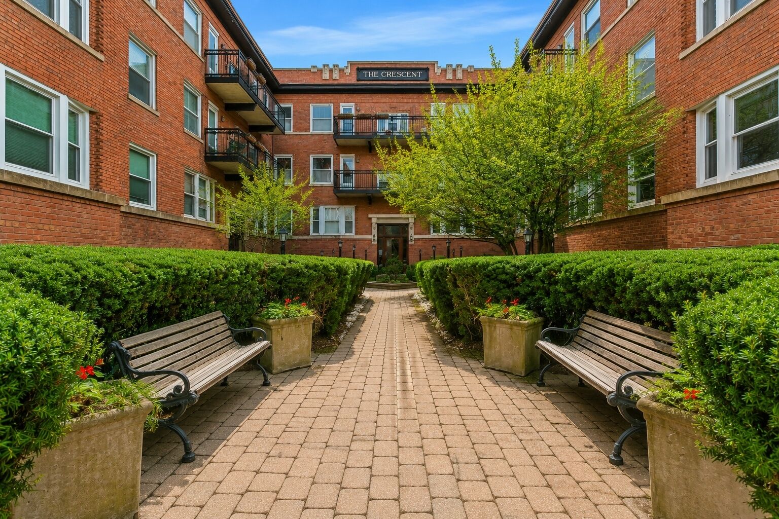 Property Photo:  845 W Belle Plaine Avenue 2E  IL 60613 