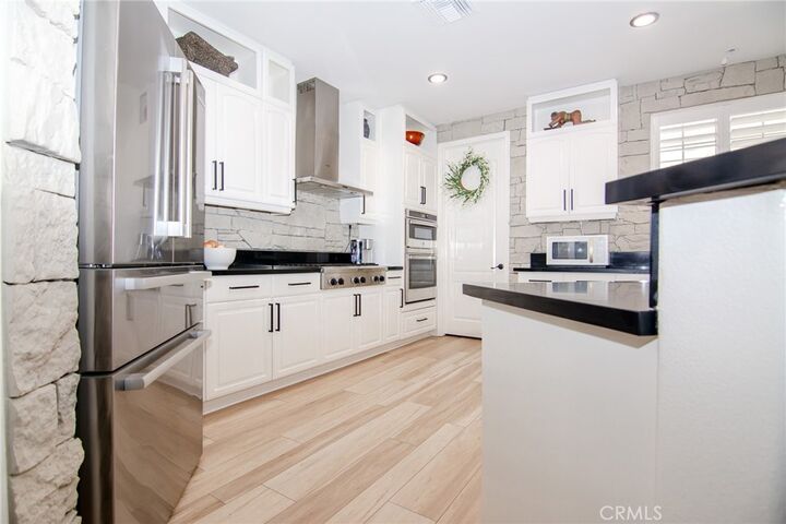 Property Photo:  2056 Caltha Way  CA 92571 
