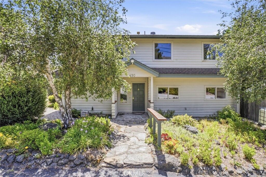 Property Photo:  490 Warwick Street  CA 93428 