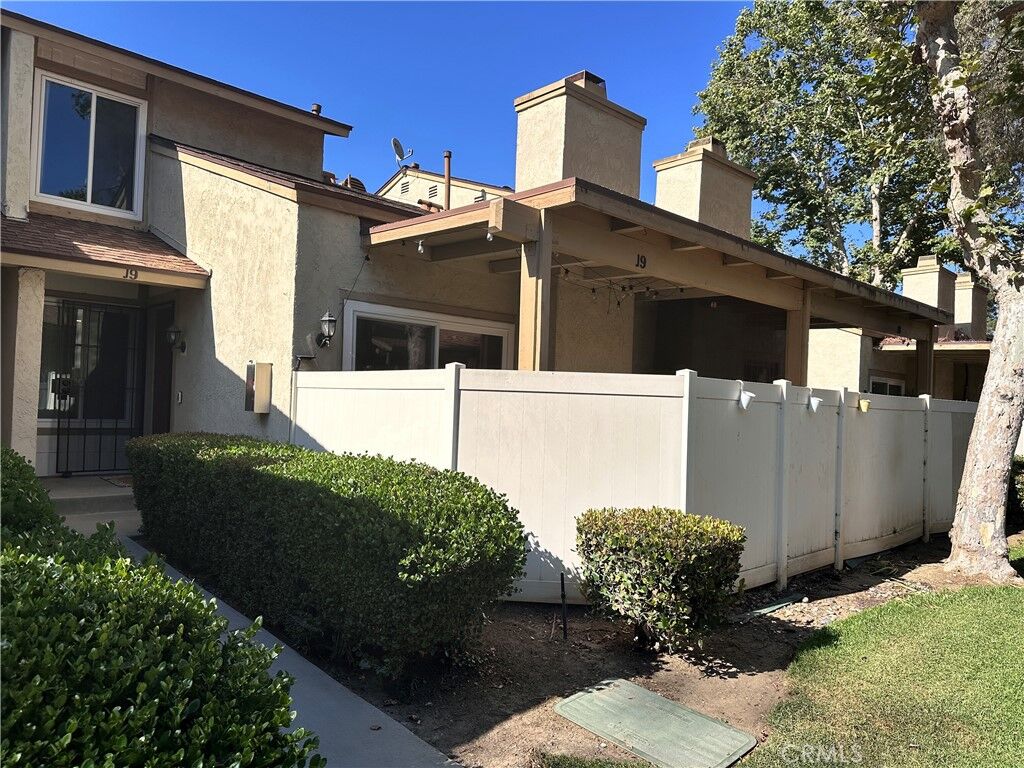 Property Photo:  1031 S Palmetto  CA 91762 