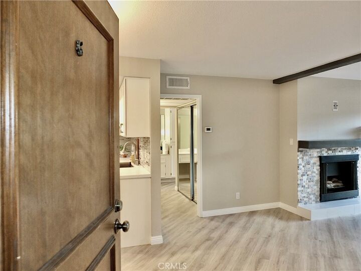 Property Photo: 2805 E East 3rd Street 6 CA 90814