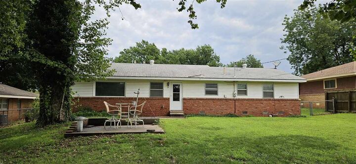Property Photo:  2112 Juanito Ave.  OK 74604 