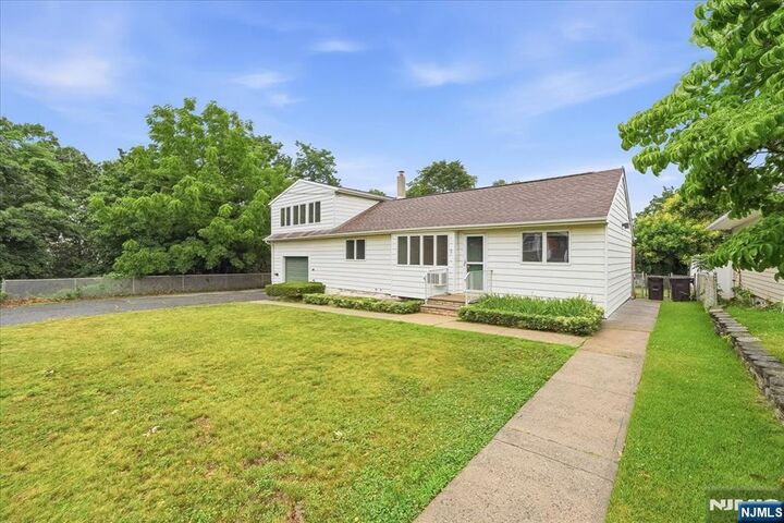 Property Photo:  5 Lexington Avenue  NJ 07057 
