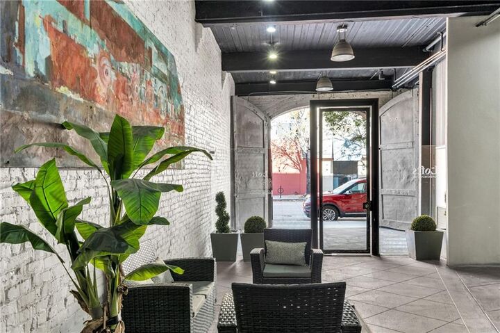 Property Photo:  402 Julia Street 302  LA 70130 