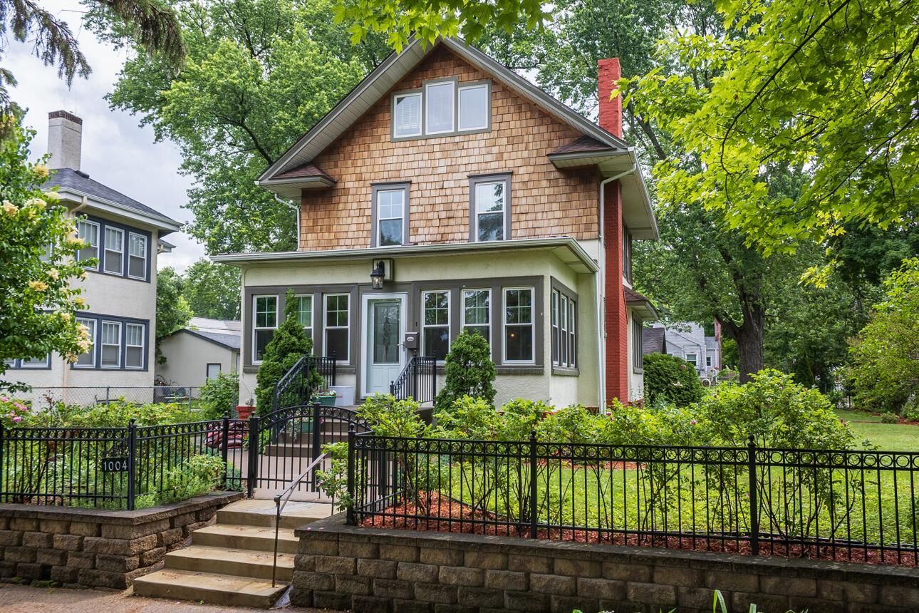 Property Photo:  1004 Sheridan Avenue N  MN 55411 