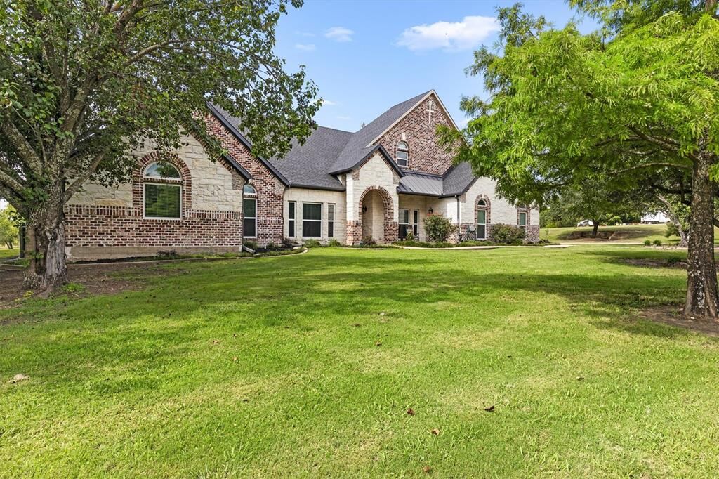 Property Photo:  1187 N Country Lane  TX 75087 