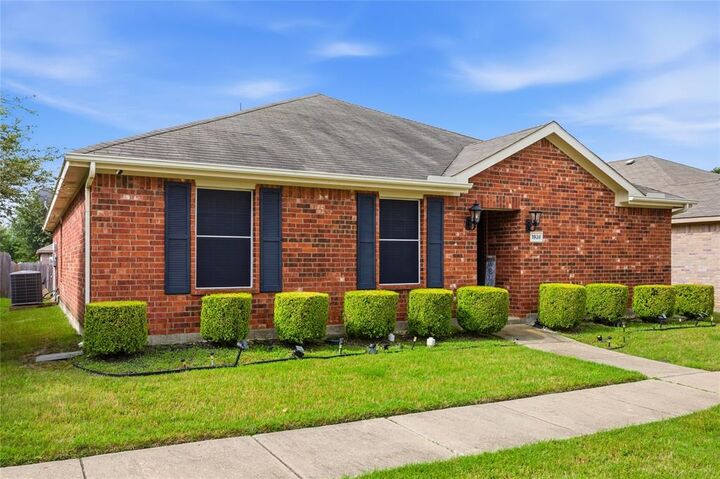 Property Photo:  1936 Rosa Parks Boulevard  TX 75146 