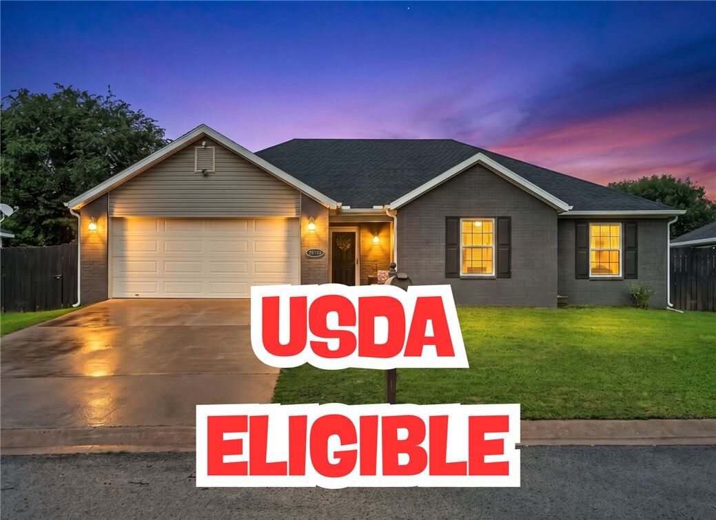 Property Photo: 20752 Hillcrest Drive AR 72764