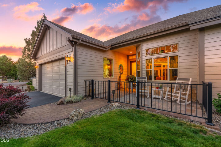 Property Photo: 990 Victoria Falls Drive OR 97756