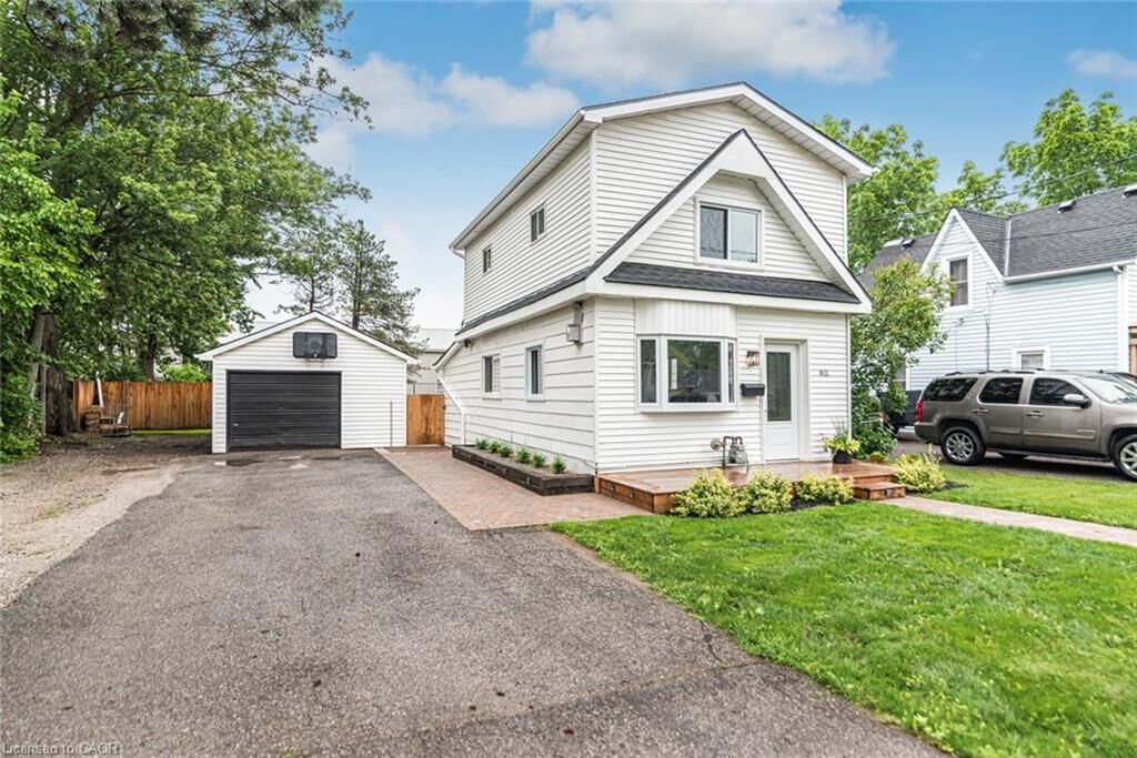 Property Photo:  811 Tamarac Street  ON N1A 2E5 