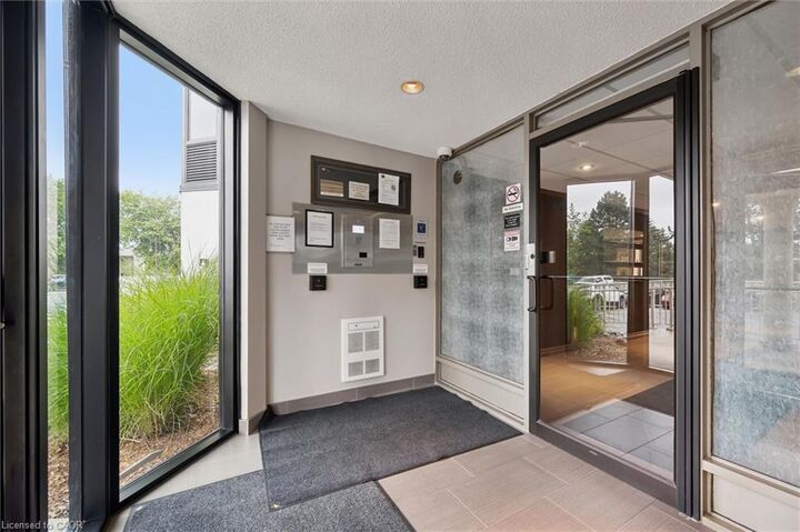 Property Photo: 35 Green Valley Drive 1603 ON N2P 2A5