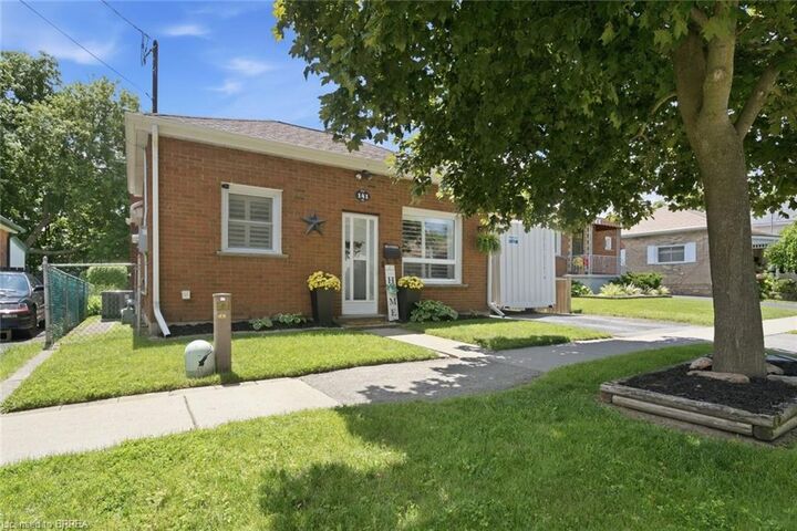 Property Photo:  141 East Avenue  ON N3S 3M3 