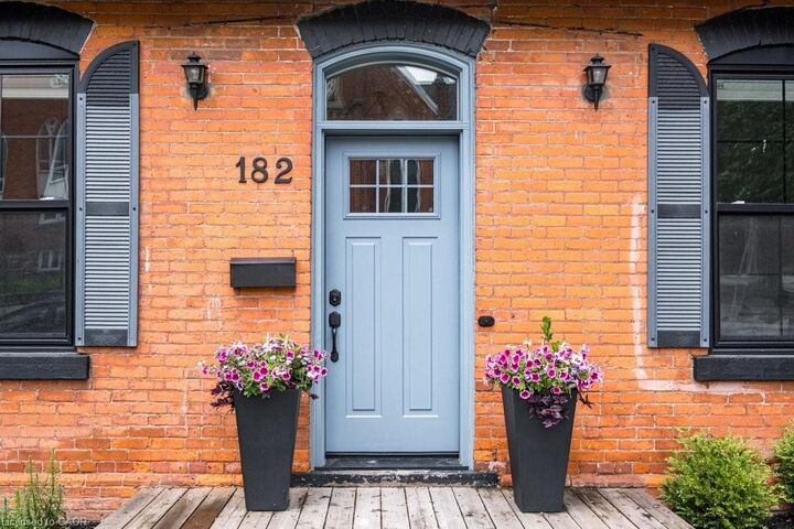 Property Photo:  182 Charlton Avenue W  ON L8P 2E1 