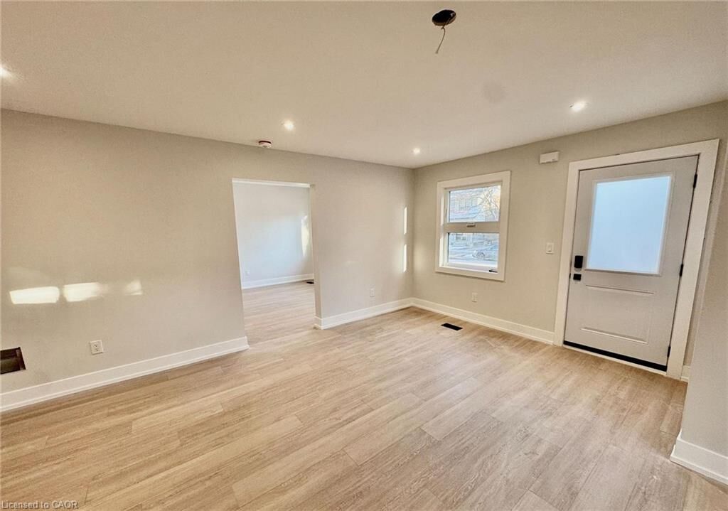 Property Photo:  246 Marlborough Street Unit 1  ON N3S 4T3 