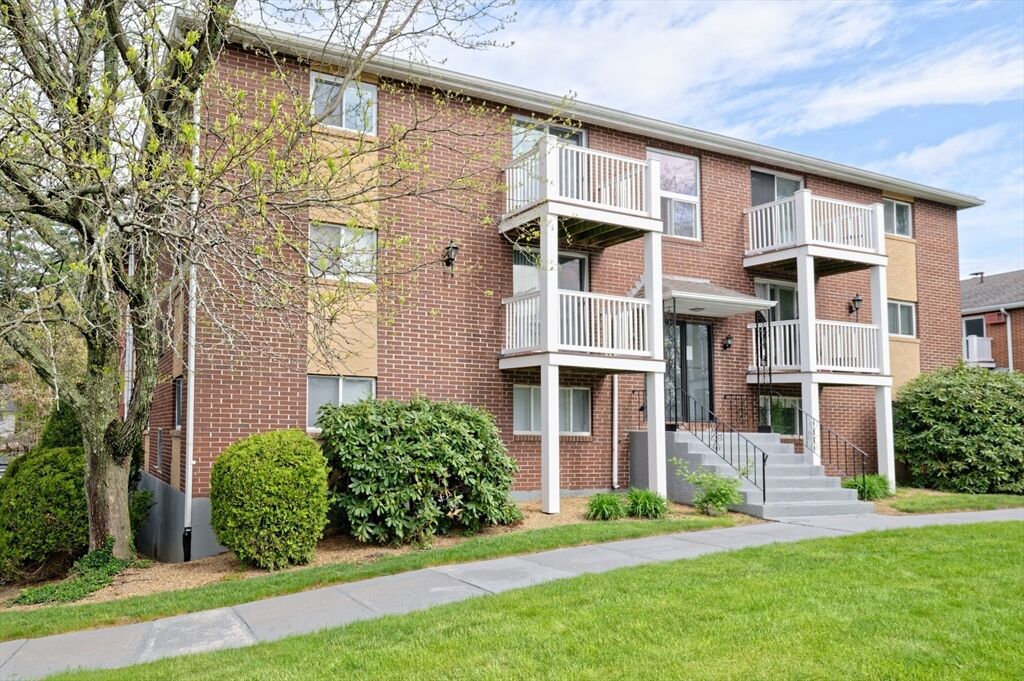 Property Photo:  608 Boston Post Rd E 20  MA 01752 