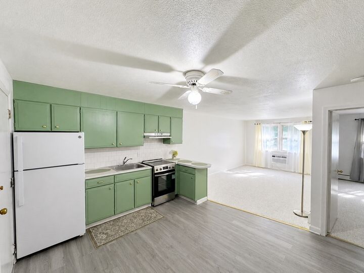 Property Photo:  50 Danbury Dr 19  MA 01844 