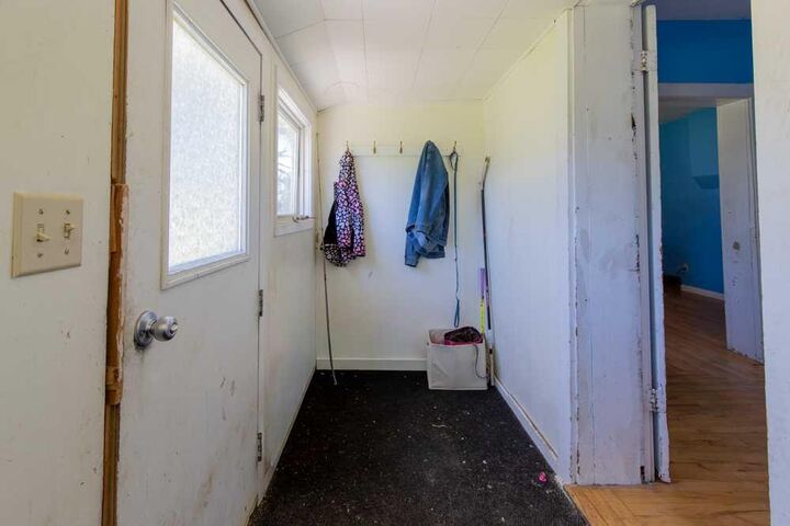 Property Photo:  664 1 Street W  AB T0K 0K0 