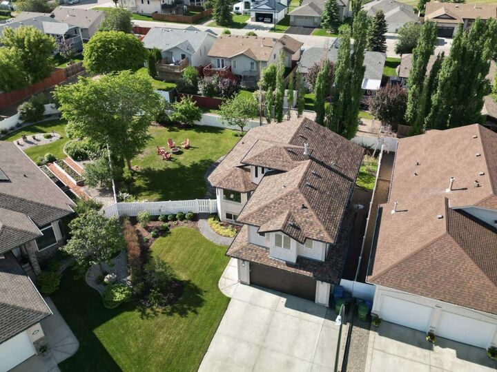 Property Photo:  156 Aubrey Close  AB T4R 3B8 