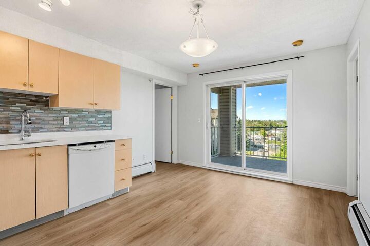 Property Photo: 1717 60 Street SE 425 AB T2A 7Y7
