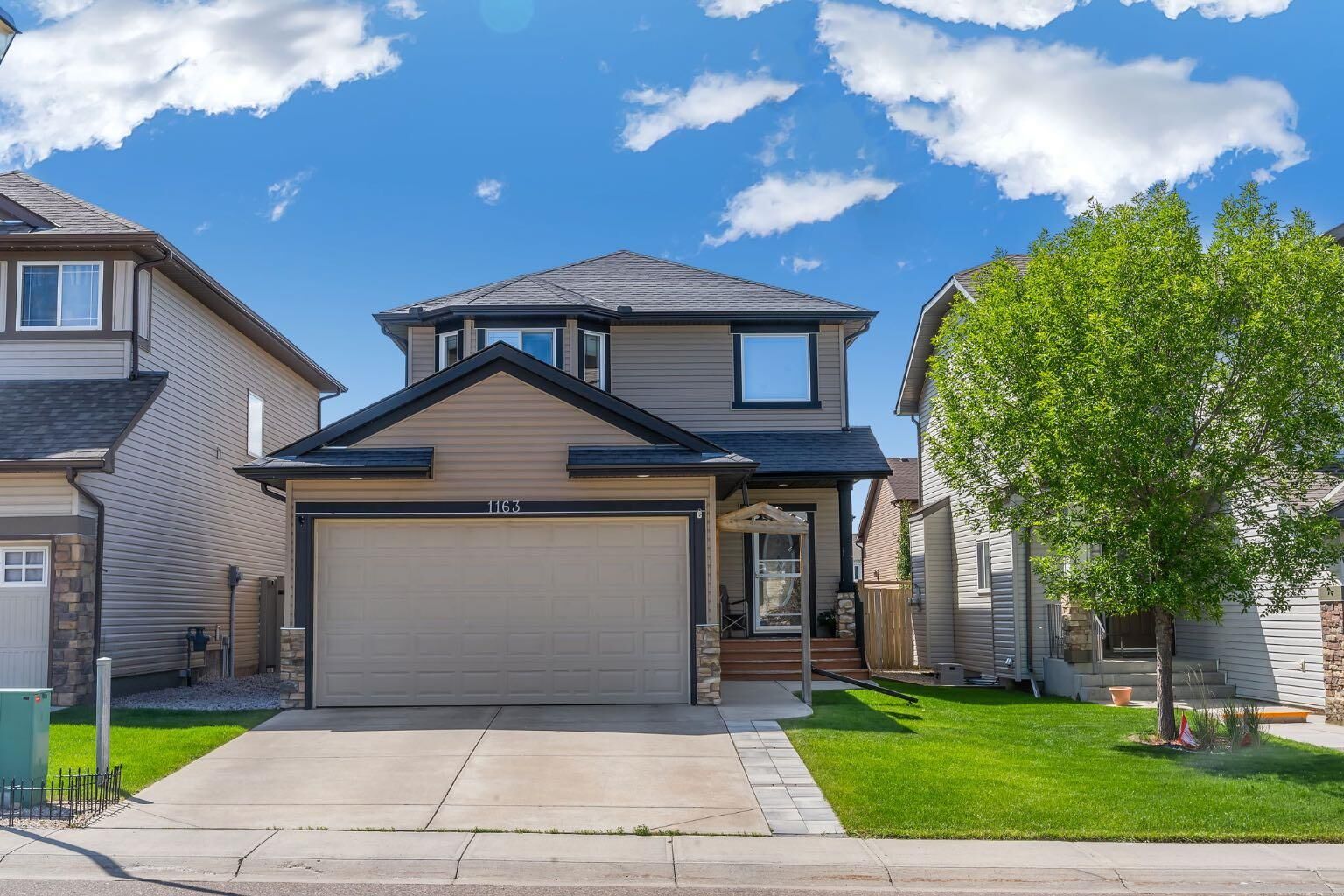 Property Photo:  1163 Prairie Springs Hill SW  AB T4B 0G1 
