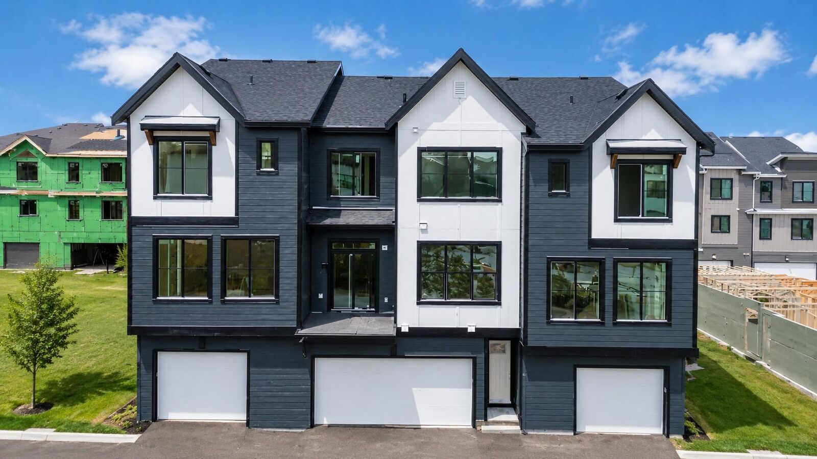 Property Photo: 255 Rowmont Boulevard NW 1703 AB T3L 0M2