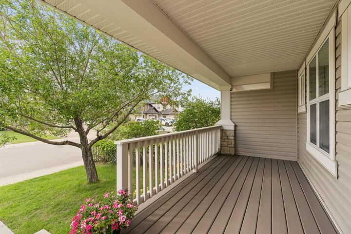 Property Photo:  218 Kingsbridge Road SE  AB T4A 0M4 