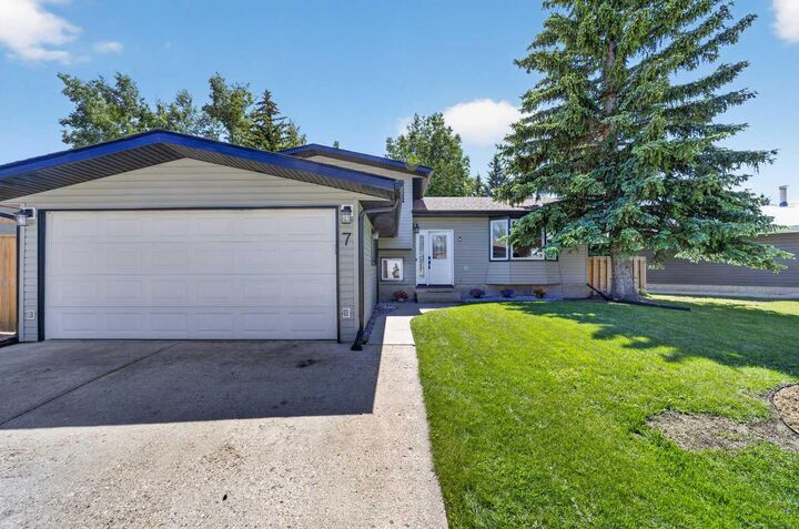 Property Photo:  7 Westhill Drive  AB T0M 0W0 
