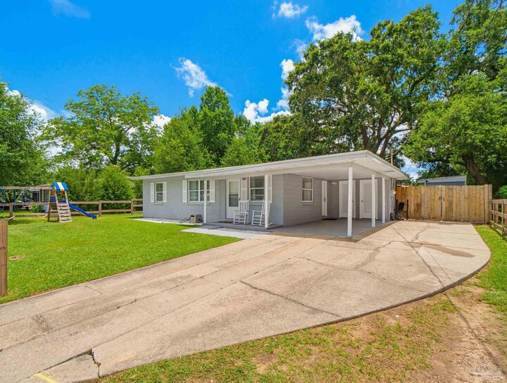 Property Photo:  909 Clearview Ave  FL 32505 