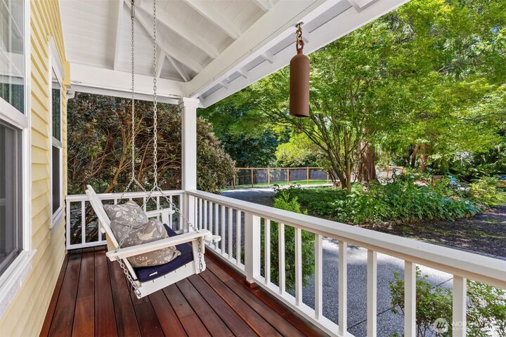 Property Photo:  8363 NE Sumanee Place  WA 98110 