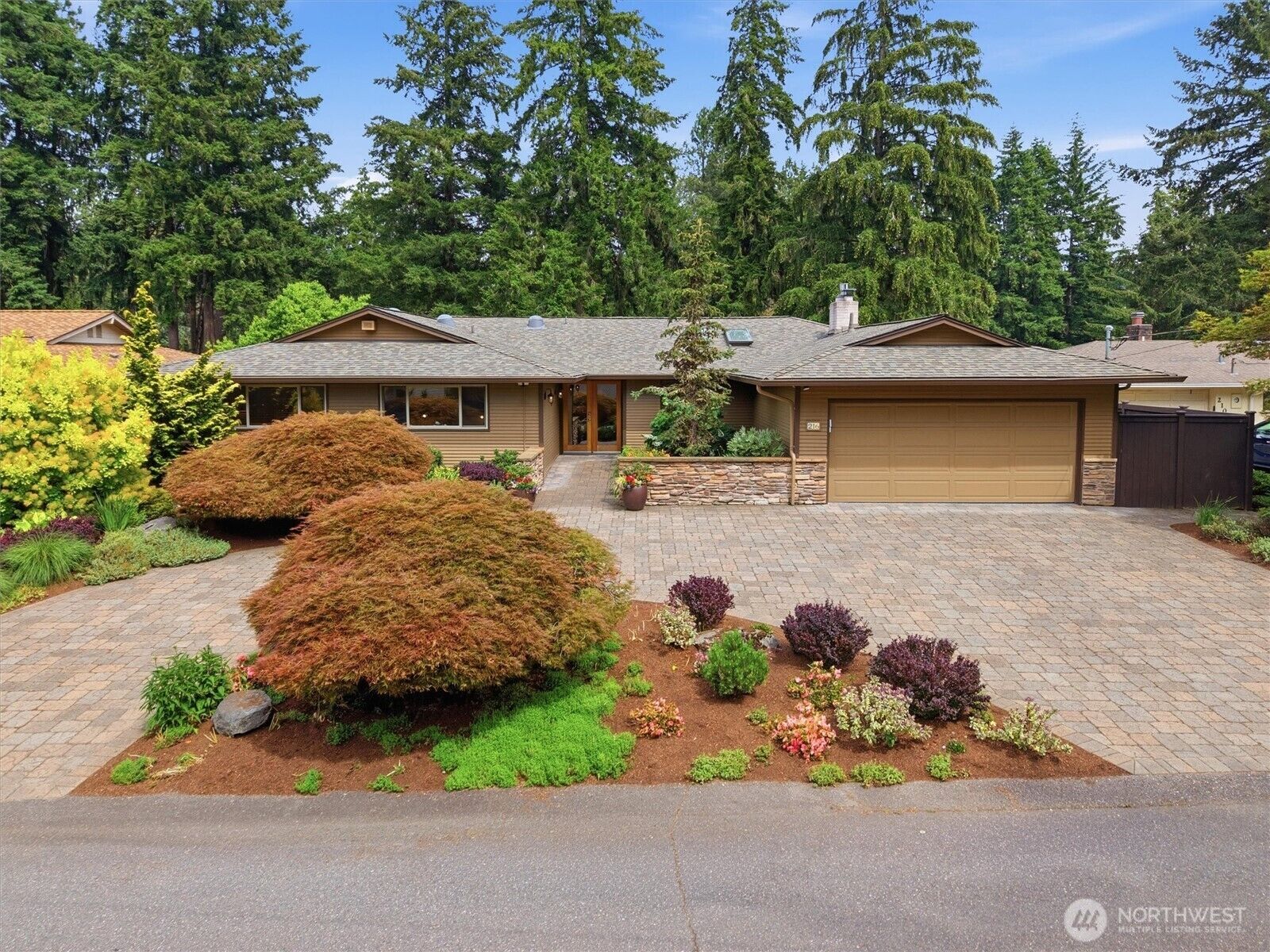 Property Photo:  216  131st Avenue NE  WA 98005 