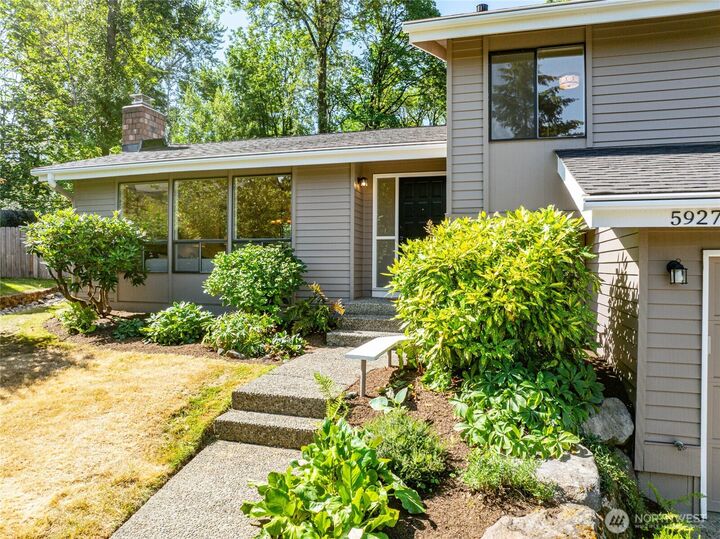 Property Photo:  5927  135th Place SE  WA 98006 