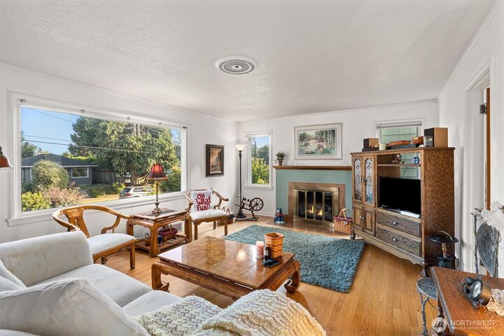 Property Photo:  310 NW 75th Street  WA 98117 