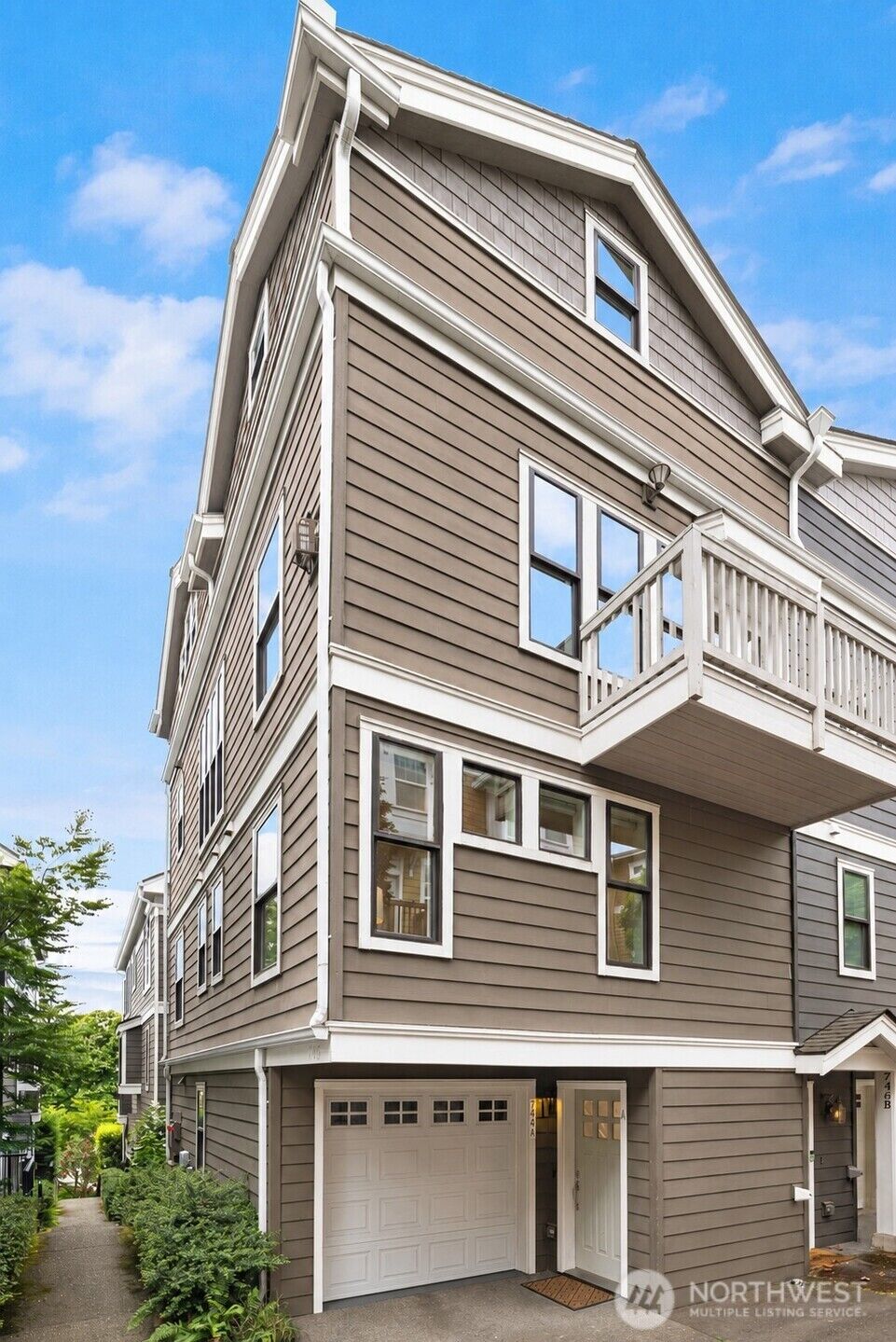 Property Photo:  746  Boylston Avenue E A  WA 98102 
