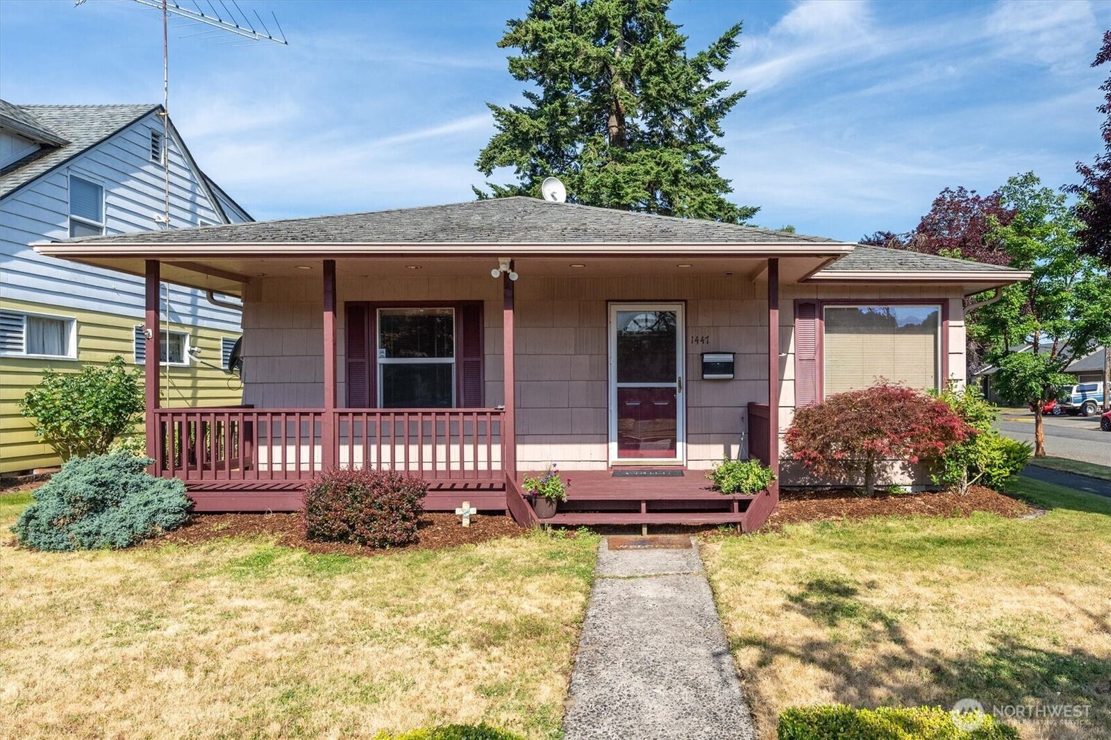 Property Photo:  1447  9th Avenue  WA 98632 