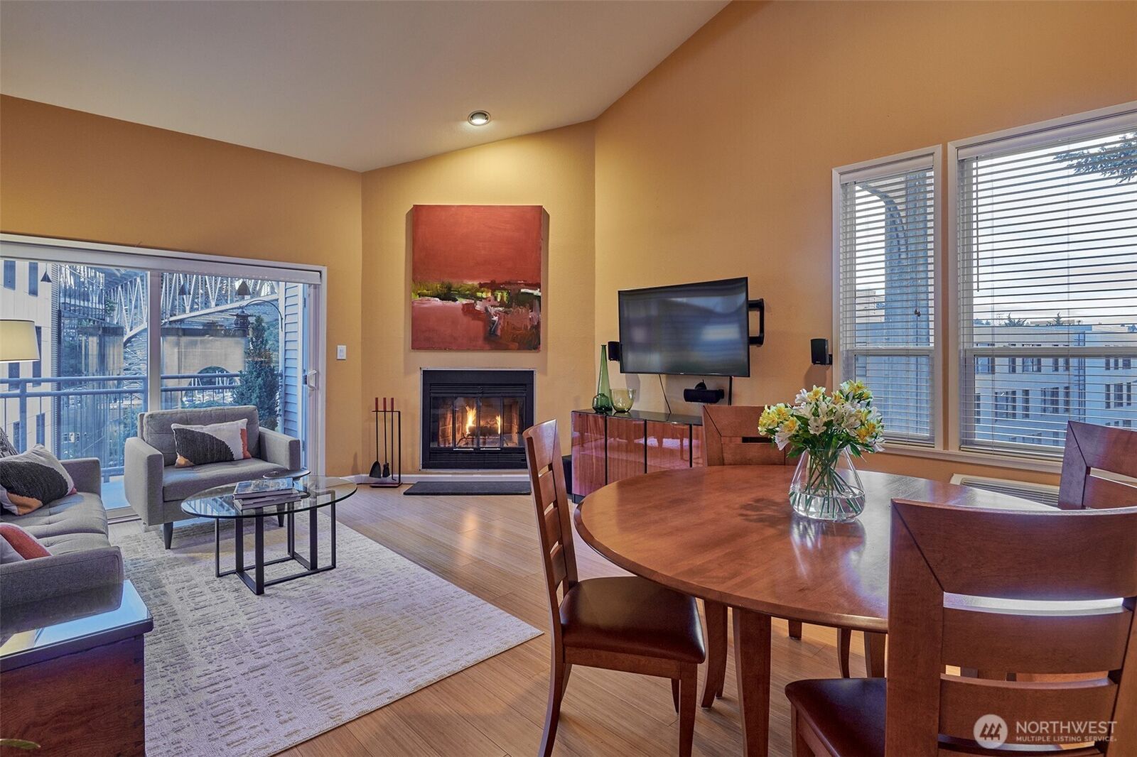 Property Photo: 909 N 35th Street 403 WA 98103