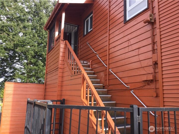 Property Photo:  801  Pecks Drive A  WA 98203 