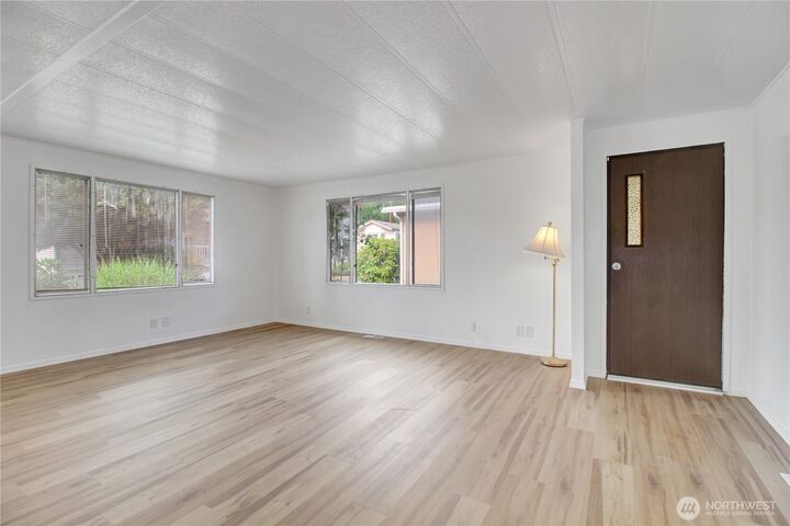 Property Photo:  5001  180th Street SW 10  WA 98037 