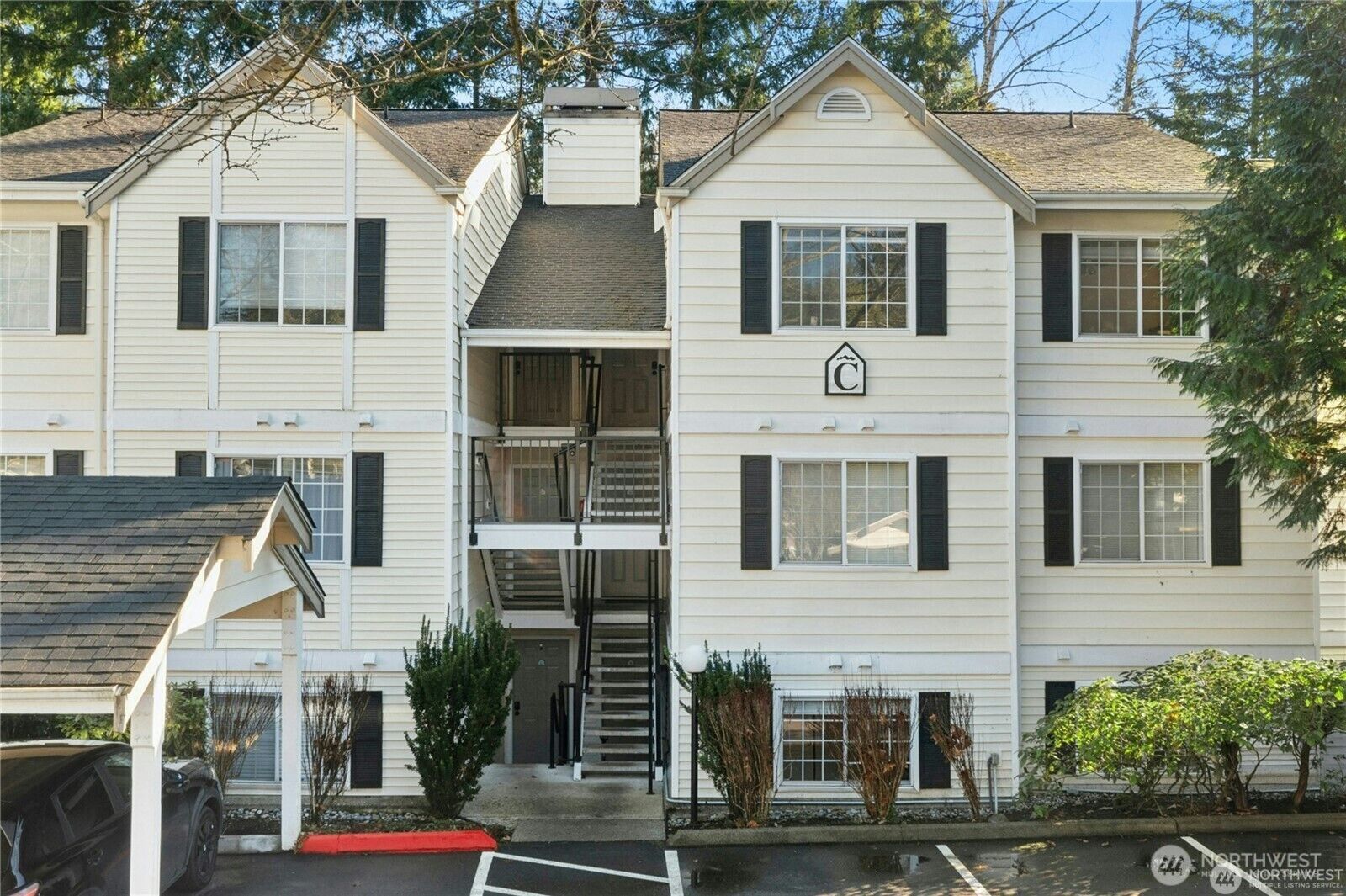 Property Photo:  580  Front Street S C215  WA 98027 