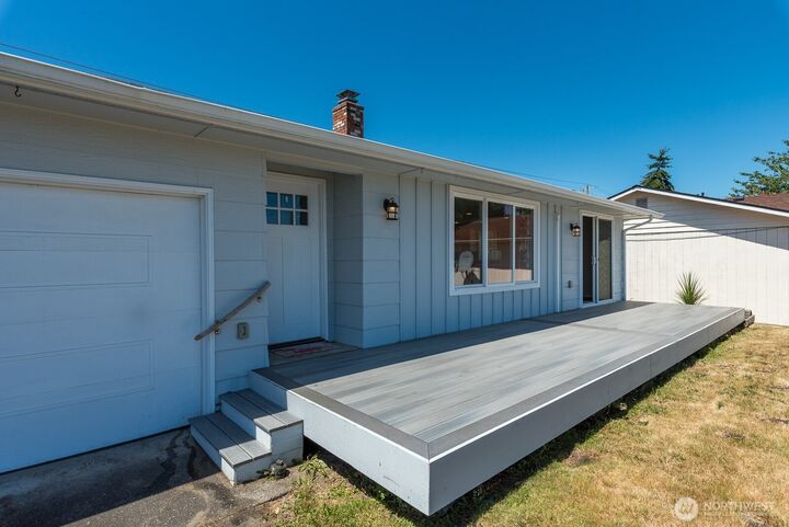 Property Photo:  1524  Country Club Drive  WA 98282 