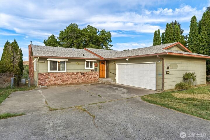 Property Photo: 1321 College Street OR 97862