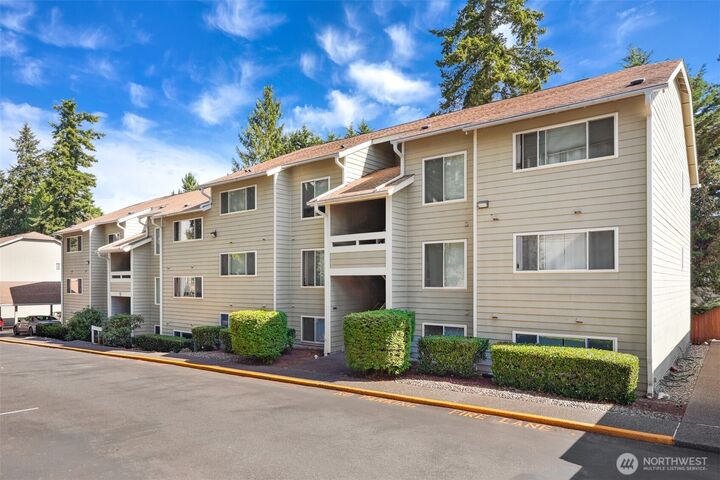 Property Photo:  20325  19th Avenue NE B102  WA 98155 