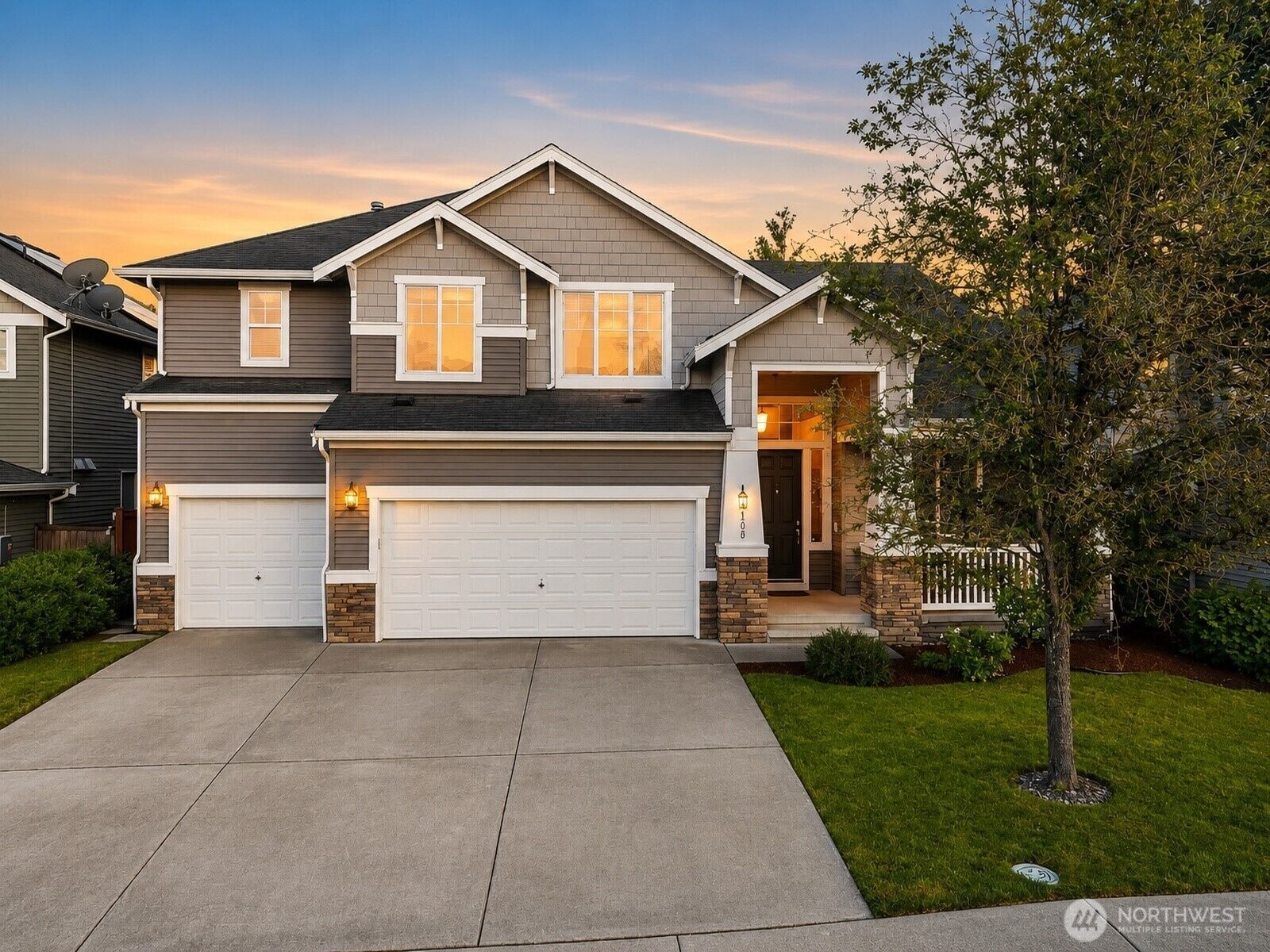 Property Photo:  1220  68th Street SE  WA 98092 